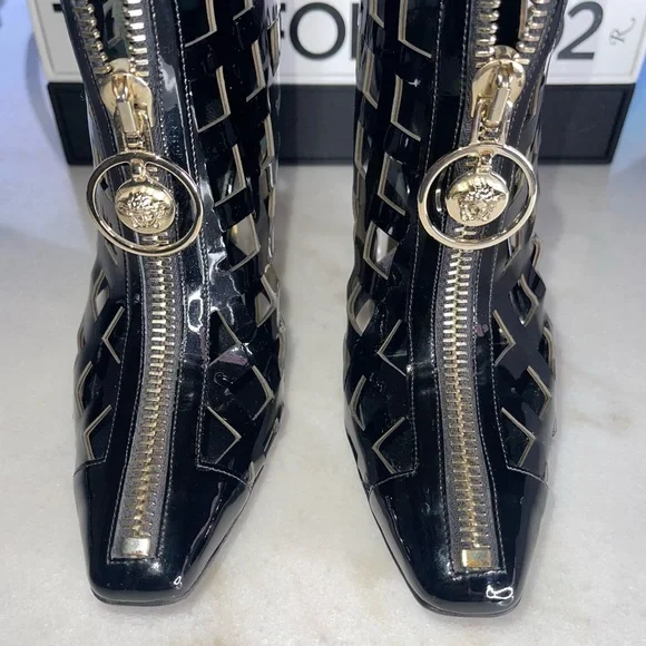 Versace Black Patent Leather Plexiglass PVC Platform Cutout Caged Boots Moody - Picture 16 of 17